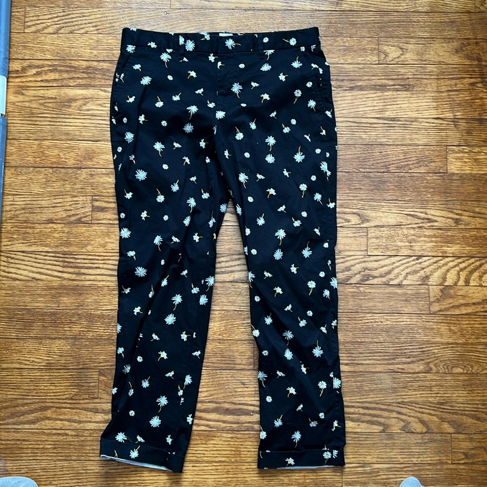 Gap size 6 slim city crop pants, daisy print